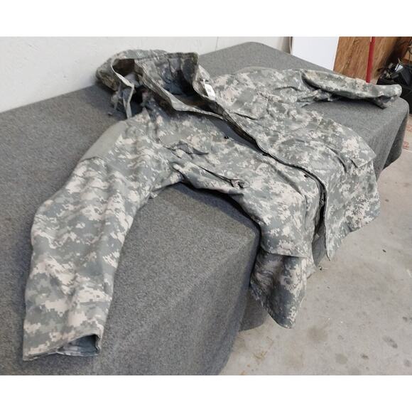 US MILITARY COLD WEATHER FIELD COAT GREEN DIGITAL CAMO S REG 8415-01-521-2234 - Picture 5 of 5